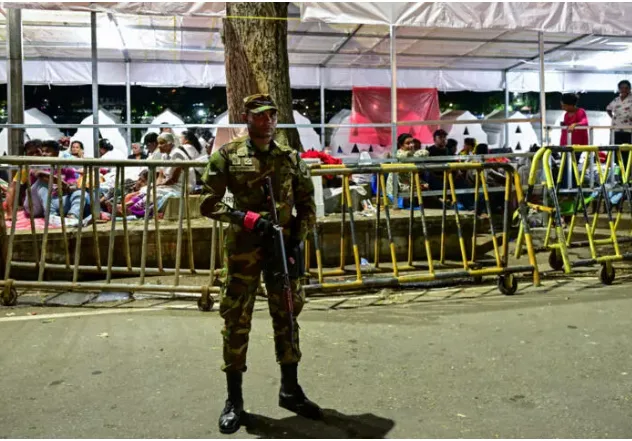 Sri Lankans Gather in Kandy for Rare Buddhist Relic Display